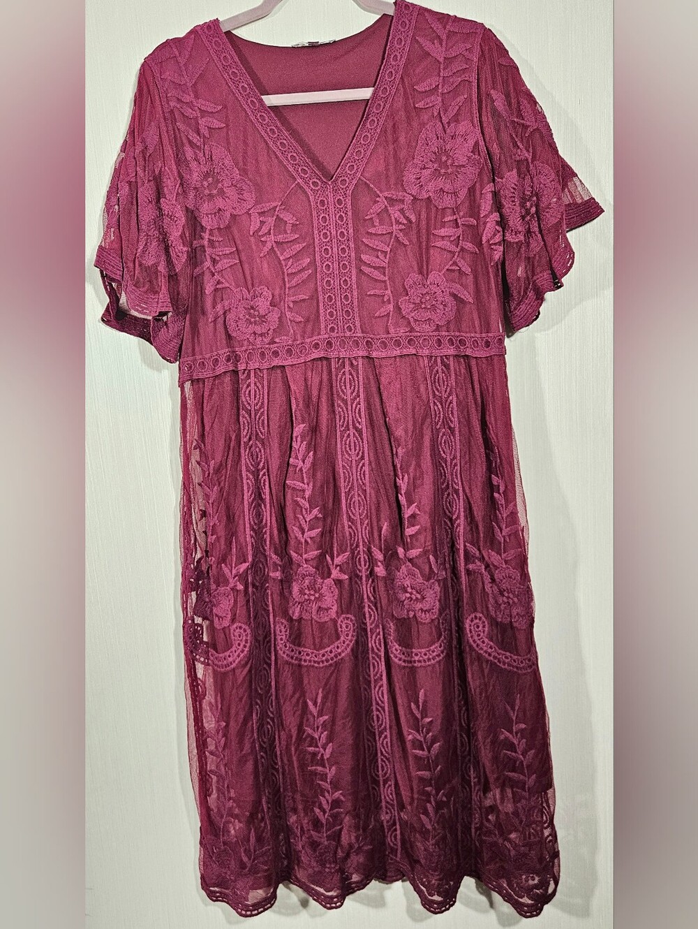 Bella Ella Burgundy Floral Embroidered Lace V-Neck Dress Large